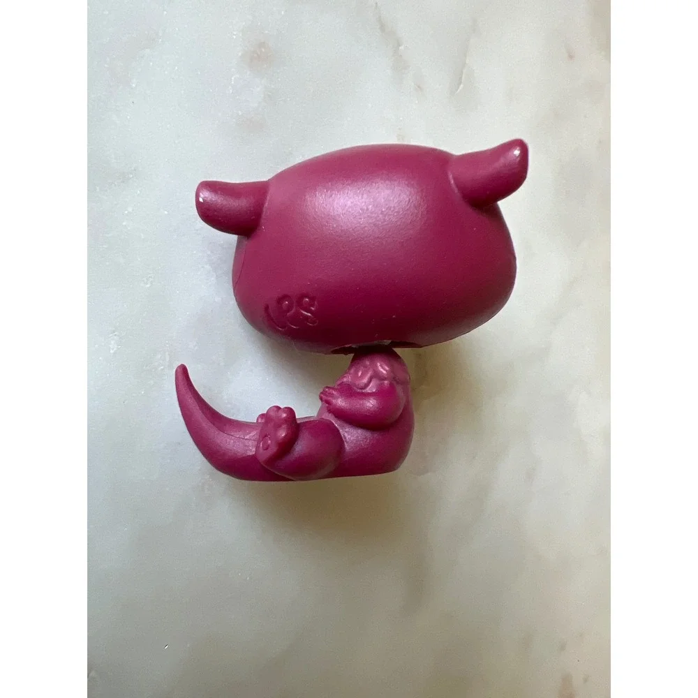 Littlest Pet Shop Trixie Otterbrook #1-138 G6 LPS Toy